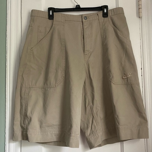 Nike Men’s Shorts Flat Front Design with Front/ Back Pockets,belt Loops, Sz: 38 - Picture 1 of 10